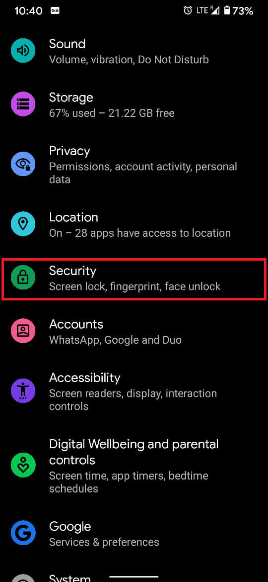Desplácese hacia abajo y toque la opción titulada 'Seguridad'.  |  Cómo eliminar un virus de un teléfono Android
