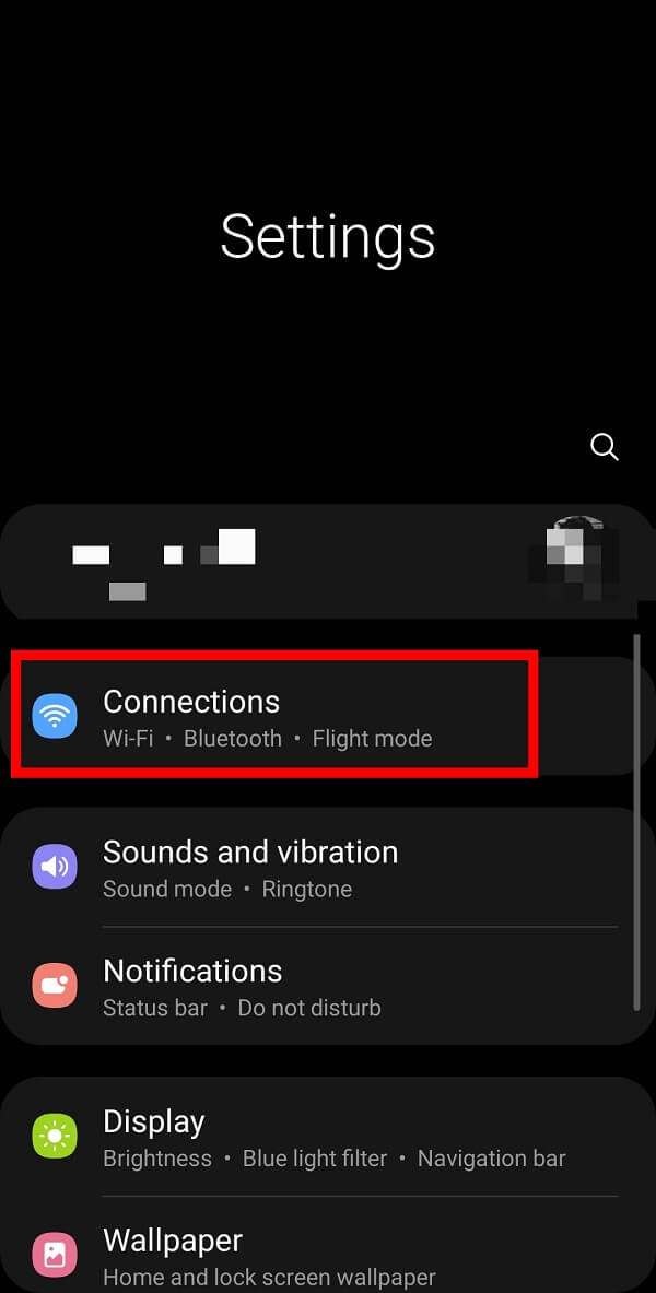 Vaya a Configuración y toque Conexiones o WiFi de las opciones disponibles.