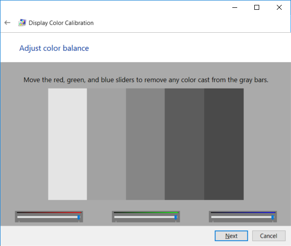 Configure el balance de color ajustando los controles deslizantes rojo, verde y azul para eliminar cualquier matiz de color de las barras grises y haga clic en Siguiente