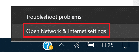 Haga clic con el botón derecho en el ícono de Wi-Fi o Ethernet y luego seleccione Abrir configuración de red e Internet
